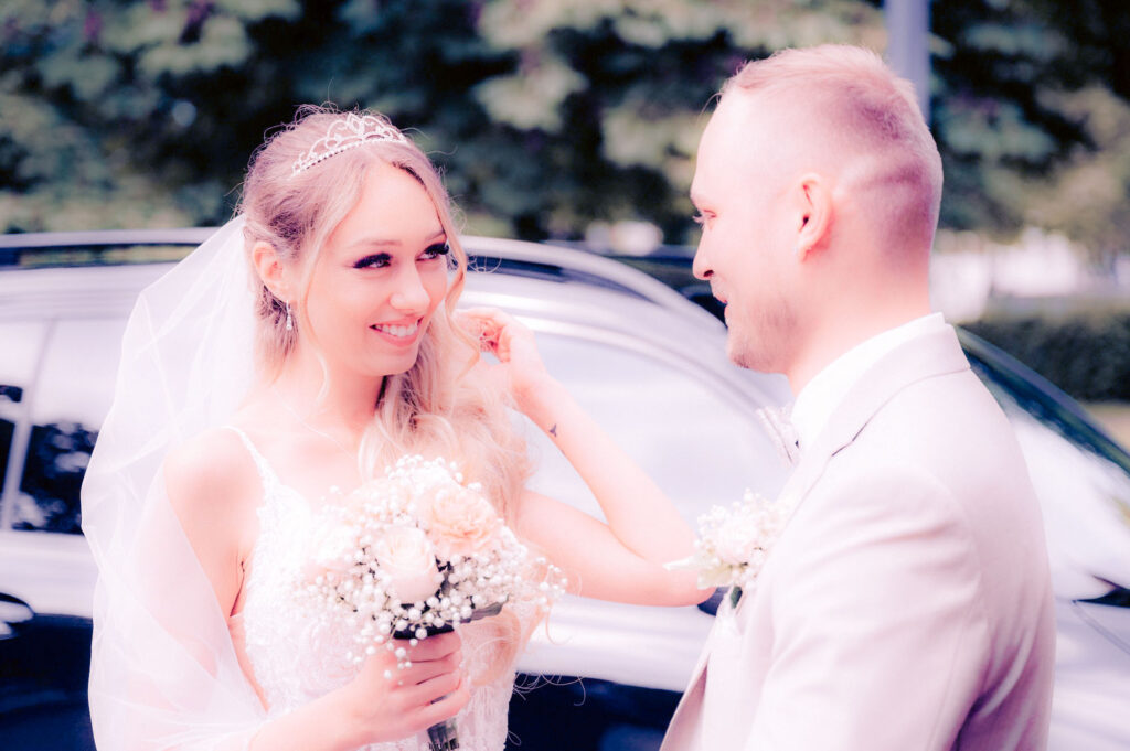 Hochzeitsfotograf Heidelberg - Brautpaar Firstlook -Primary 004_FancyWeddings