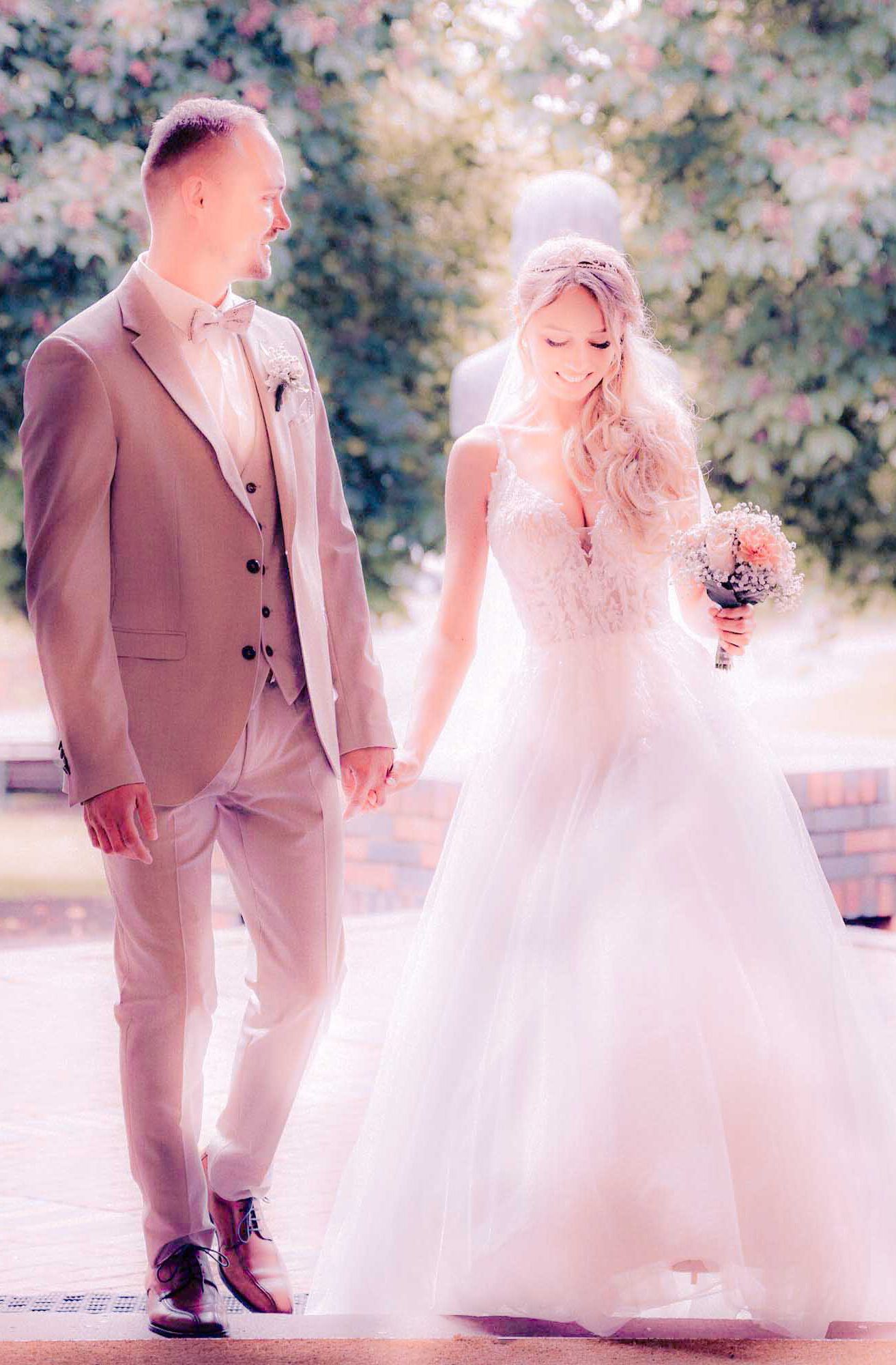 Hochzeitsfotograf Waldorf Astorhaus - Brautpaar ins Standesamt -Primary 006_FancyWeddings