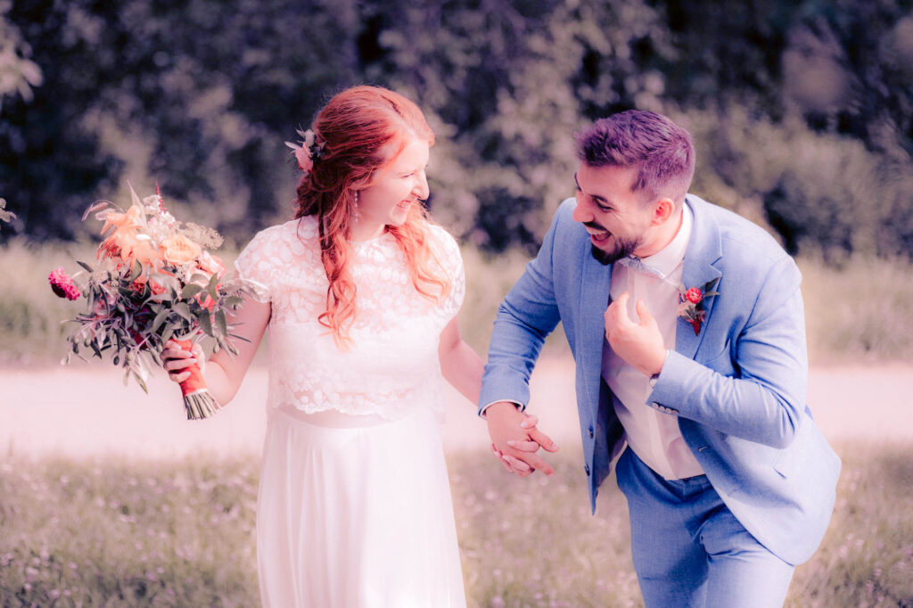 Hochzeitsfotograf Heidelberg - Brautpaar laeuft in die Zukunft - 047_FancyWeddings