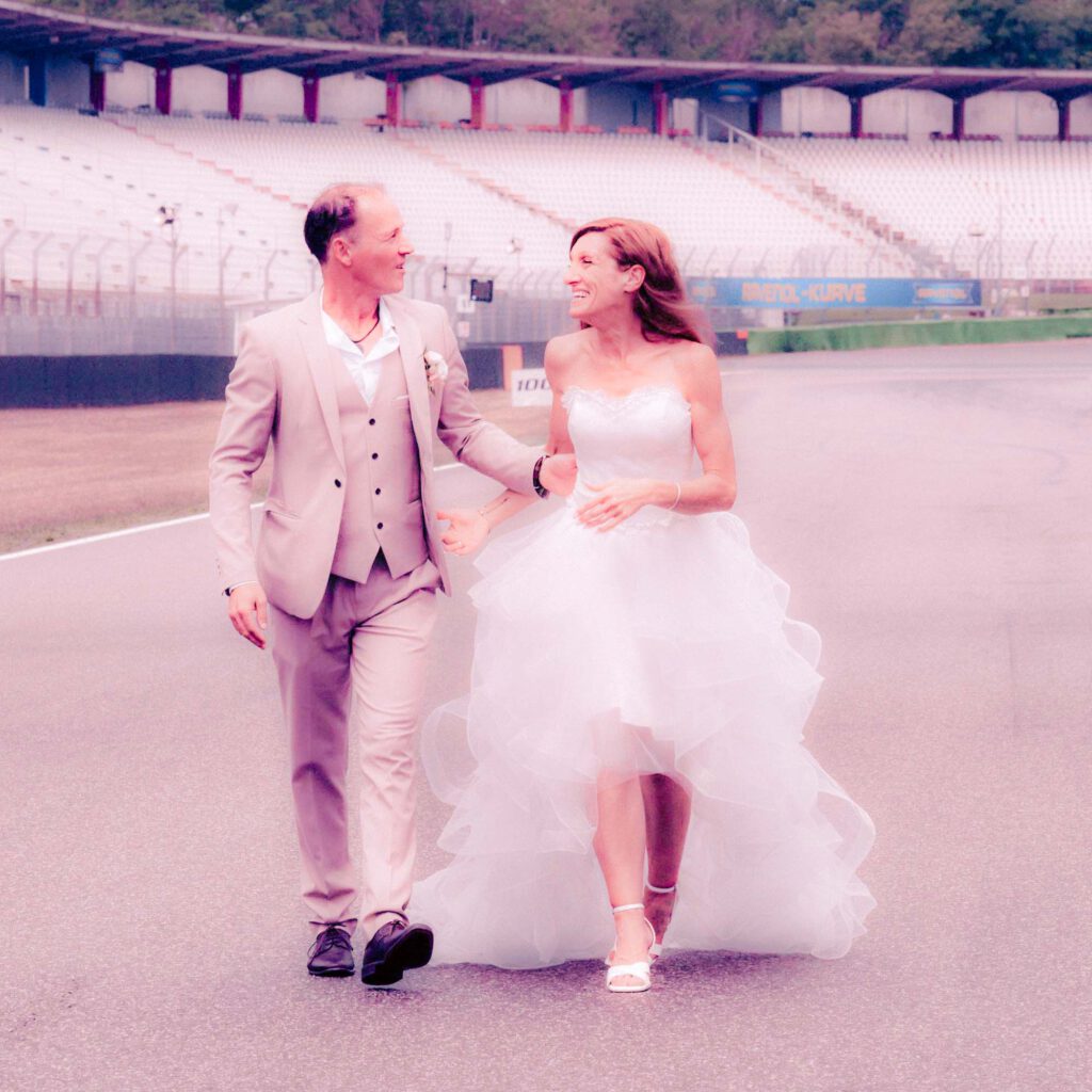 Hochzeitsfotograf Heidelberg - Brautpaarshooting am Hockenheimring Primary 020_FancyWeddings