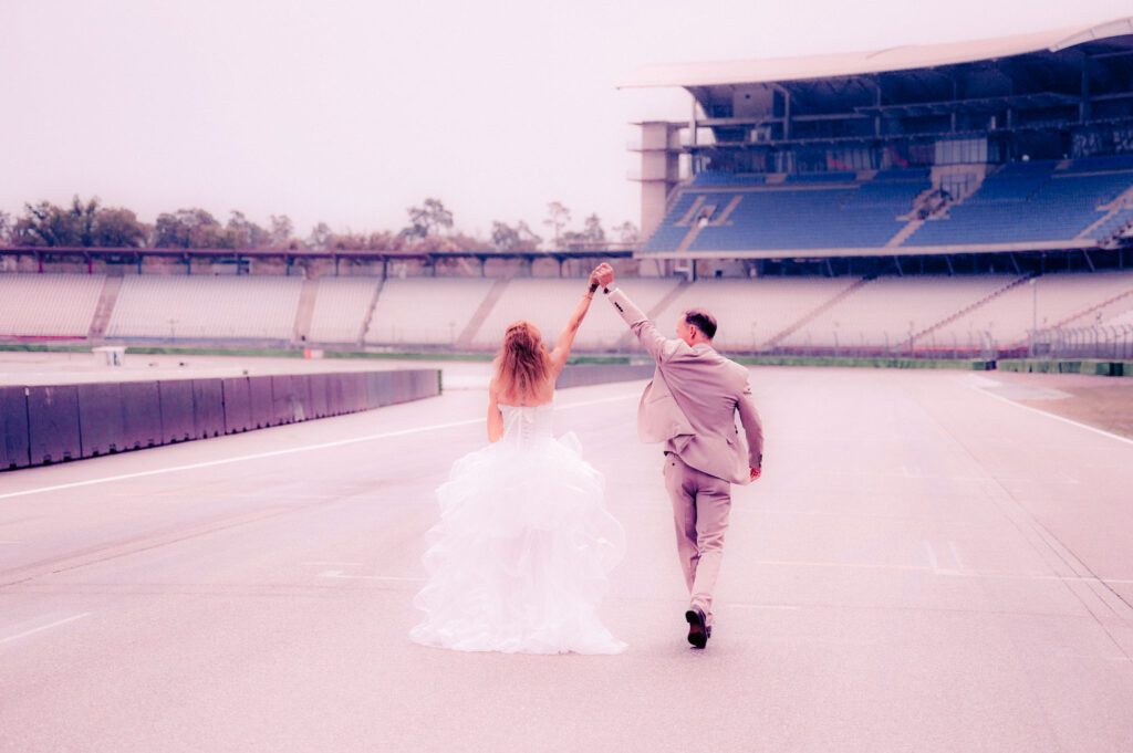 Hochzeitsfotograf Heidelberg - Brautpaarshooting am Hockenheimring Primary 021_FancyWeddings
