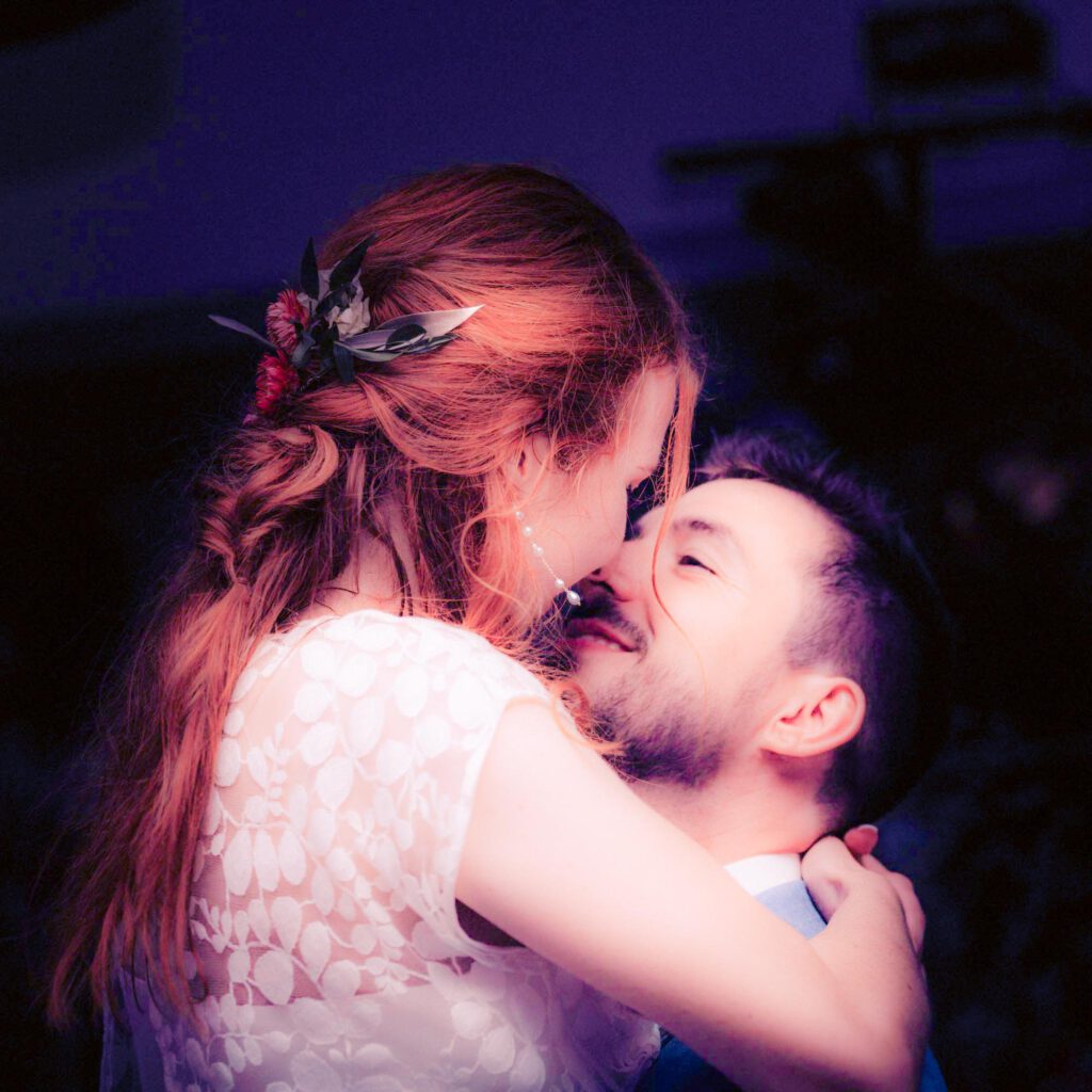 Hochzeitsfotograf_Heidelberg_Hochzeit Cafe Elliots Mauer - Hochzeitstanz B_FancyWeddings